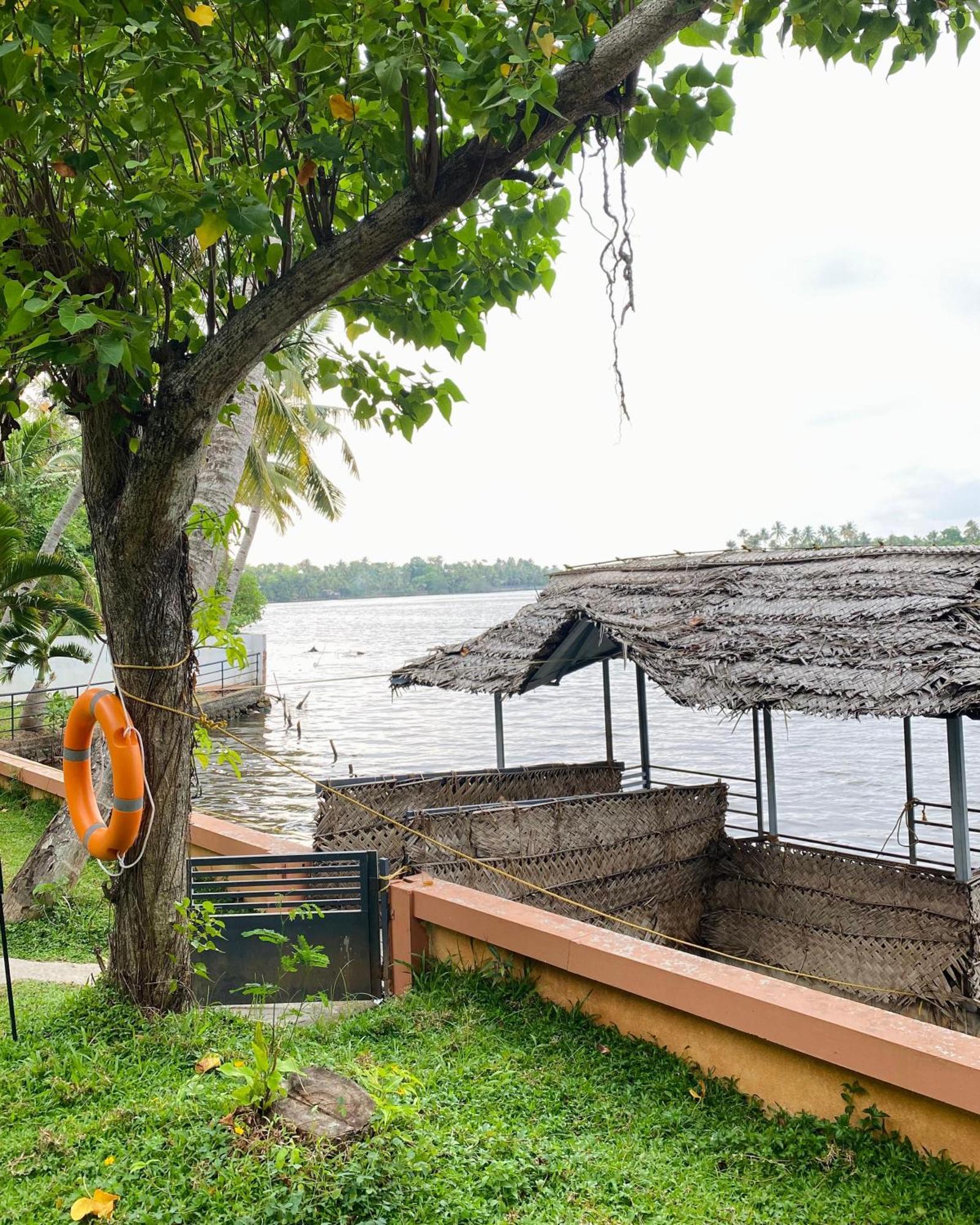 Apartmán Waterfront By Palmyra Kollam Exteriér fotografie