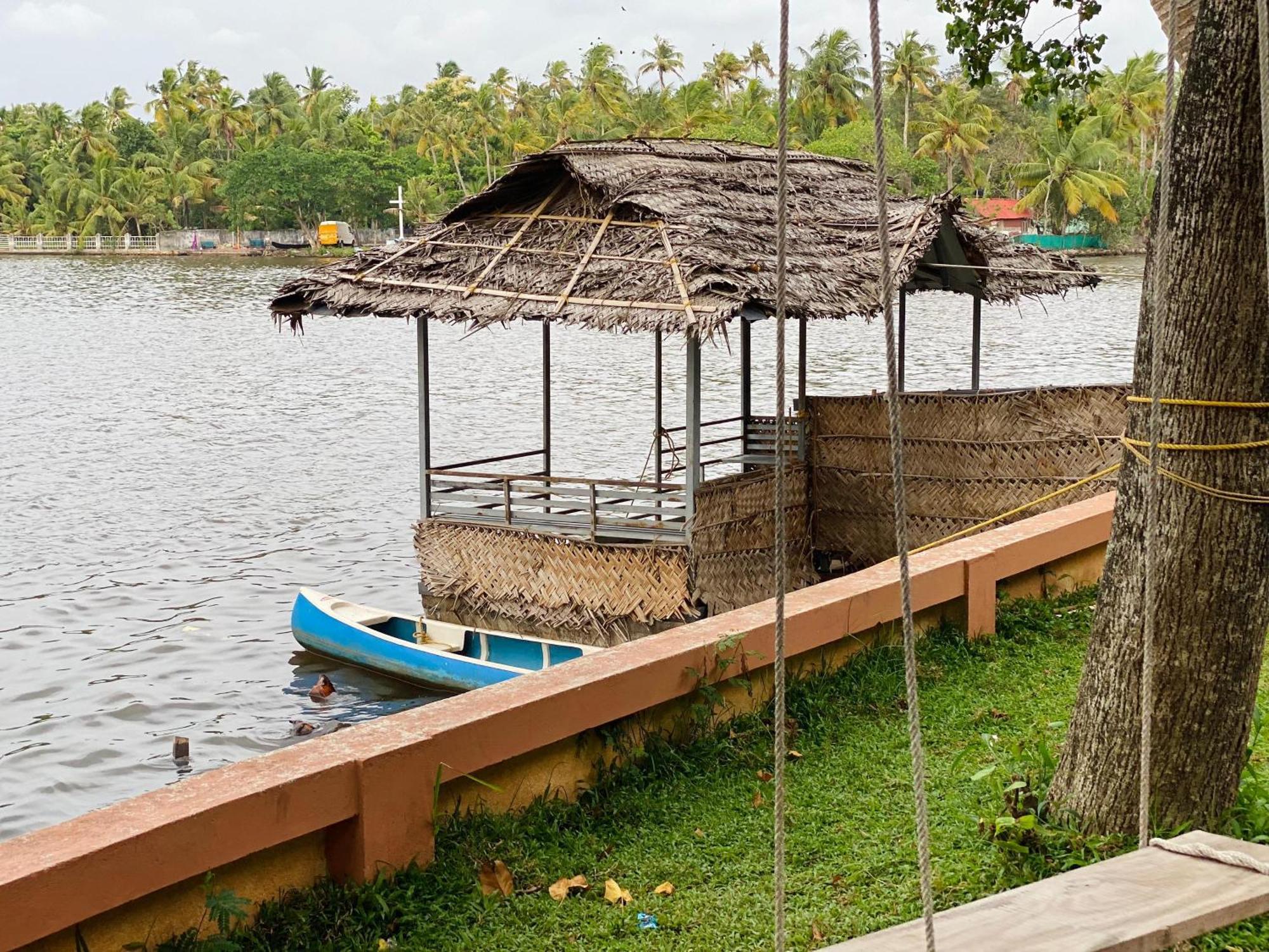 Apartmán Waterfront By Palmyra Kollam Exteriér fotografie